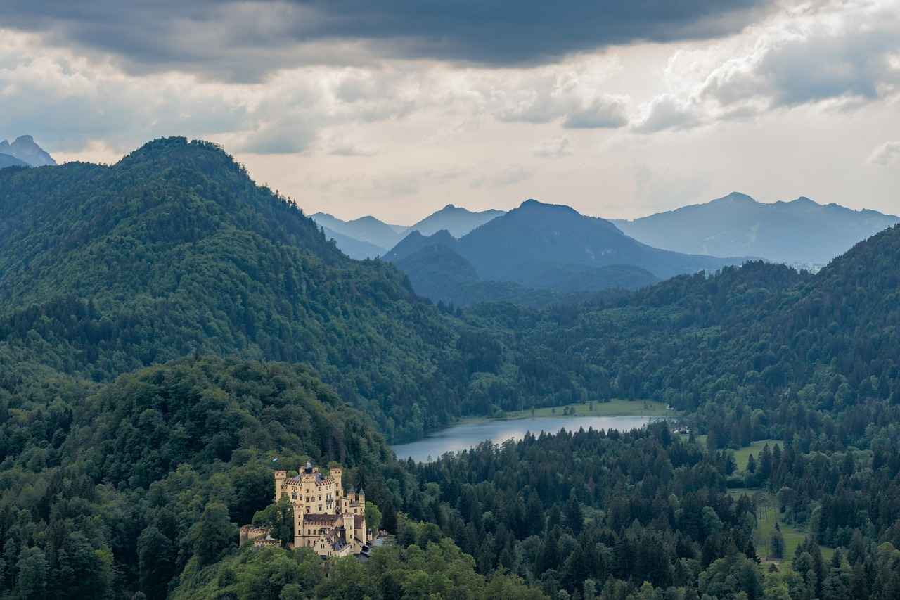 2. Neuschwanstein Şatosu: Masal Gibi Bir Yapı