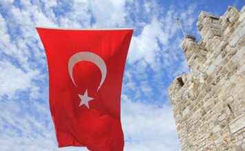 Almanya’da Türkler İçin Çalışma ve Eğitim Dengesi Almanya’da Türkler İçin Çalışma ve Eğitim Dengesi