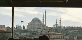 Danimarka’da Yılbaşı Kutlamaları: Gelenekler ve Eğlenceler Danimarka'da Yılbaşı Kutlamaları: Gelenekler ve Eğlenceler