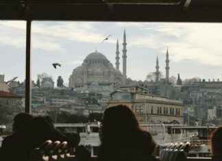 Danimarka’da Yılbaşı Kutlamaları: Gelenekler ve Eğlenceler Danimarka'da Yılbaşı Kutlamaları: Gelenekler ve Eğlenceler