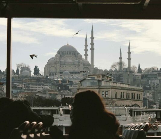 Danimarka’da Yılbaşı Kutlamaları: Gelenekler ve Eğlenceler Danimarka'da Yılbaşı Kutlamaları: Gelenekler ve Eğlenceler