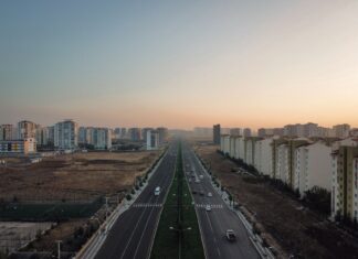 Yol ve İletişim Altyapısı: Geleceğin Gelişmiş Şehirleri Oluşturuyor Yol ve İletişim Altyapısı: Geleceğin Gelişmiş Şehirleri Oluşturuyor lifestyle