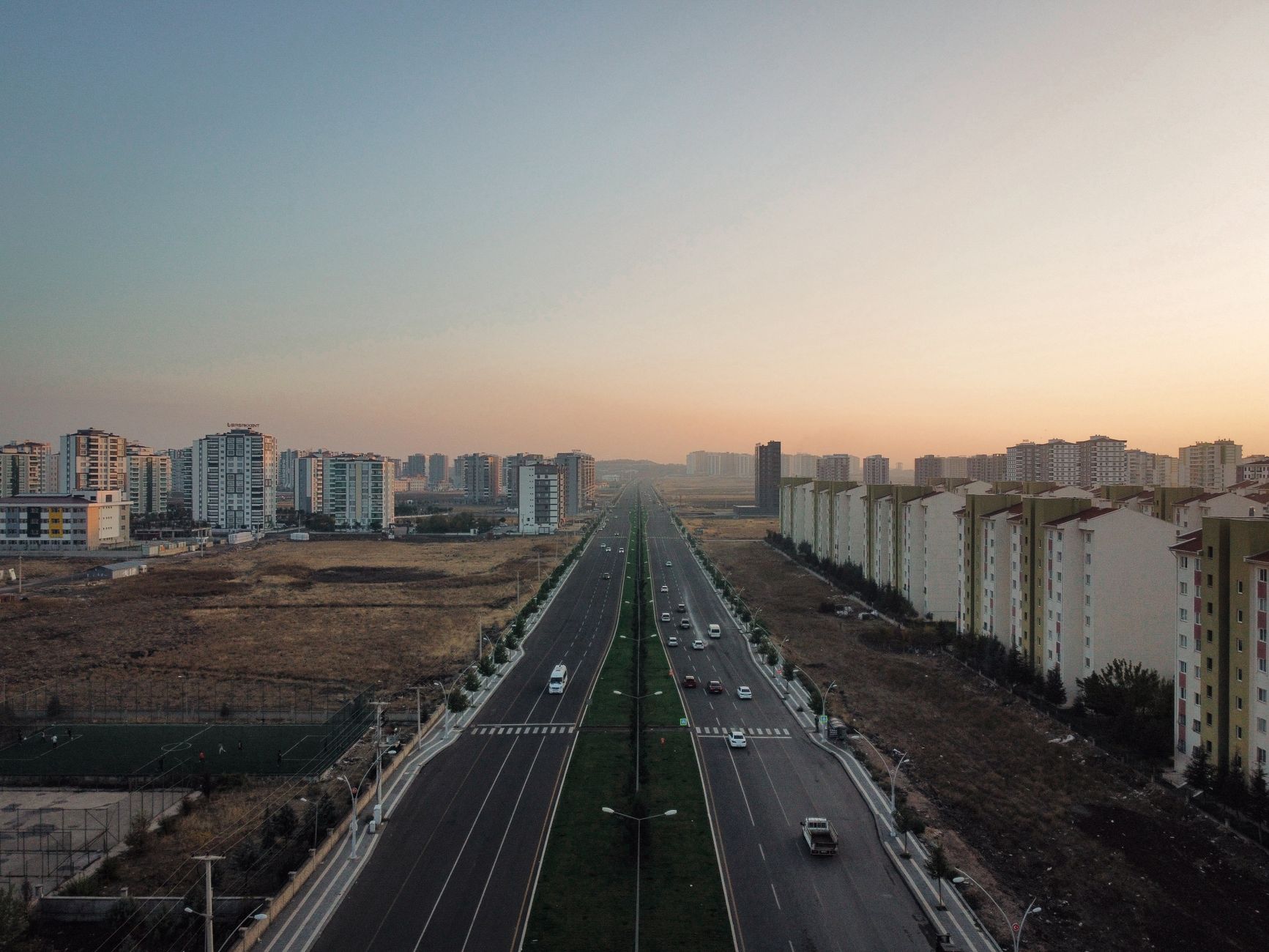 Yol ve İletişim Altyapısı: Geleceğin Gelişmiş Şehirleri Oluşturuyor